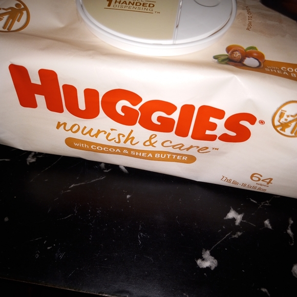 Huggies Nourish&Care Baby wipes - Picture 3 of 3